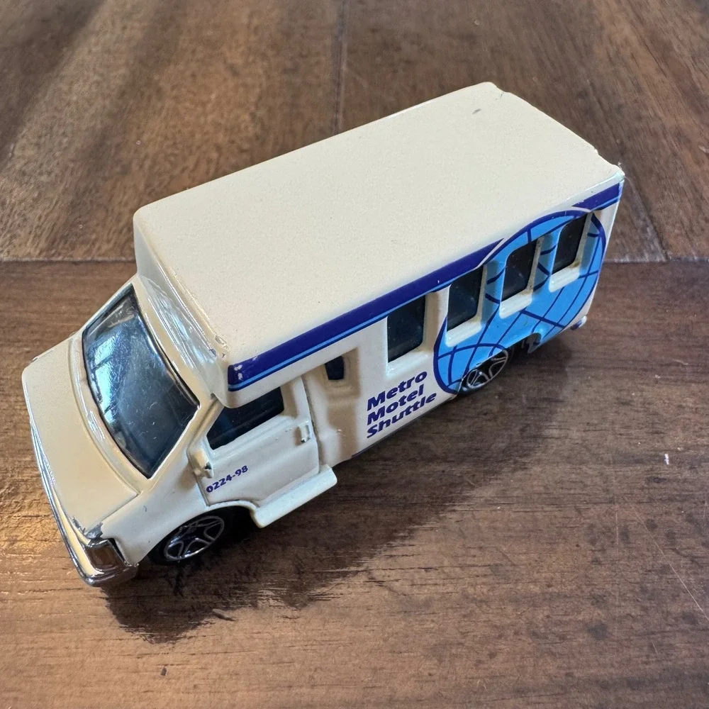 Matchbox Metro Motel Shuttle Bus 1998 White Blue Diecast 1:80 Scale 1970 EA